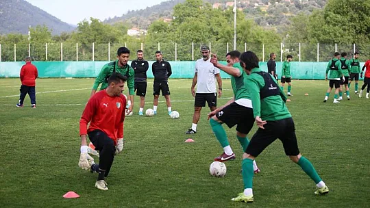 Play-off virajında deplasmanda ter dökecek