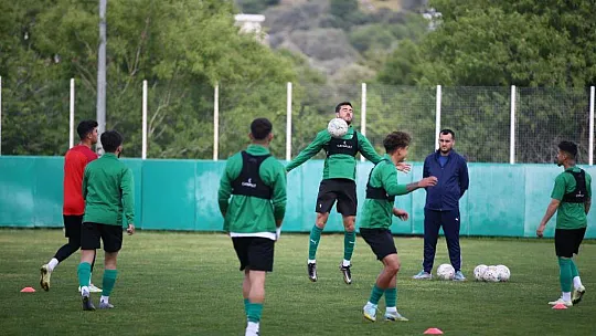 Play-off virajında deplasmanda ter dökecek