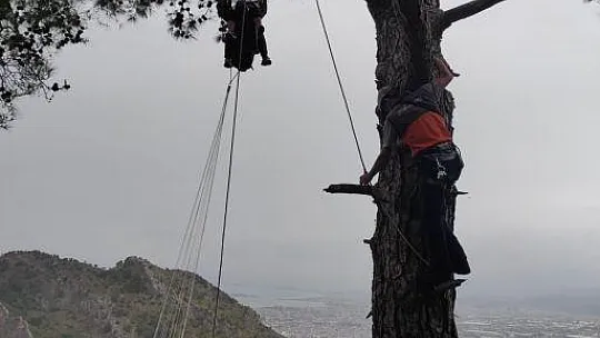 Paraşütçülerin zor anları kameralara böyle yansıdı