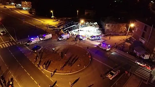 Bakanlar deprem bölgesine gitti