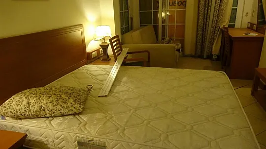 Otelde 15 Temmuz'un izleri duruyor