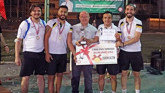 Ayak tenisi turnuvasında ödüller sahiplerini buldu