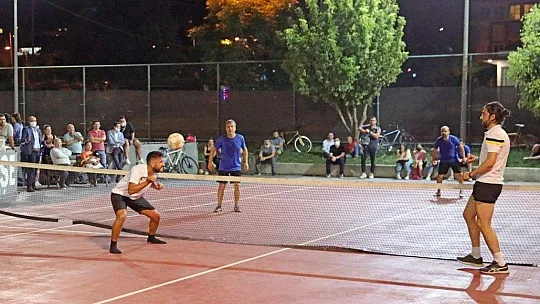Ayak tenisi turnuvasında ödüller sahiplerini buldu