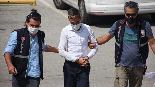 Ayakkabı için biriktiği parası çalınan genci polis sevindirdi