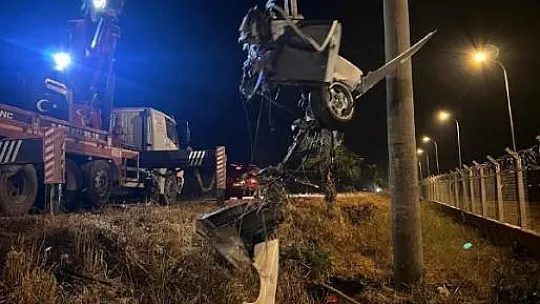 Aydınlatma Direğine Çarptı: 1 Ölü