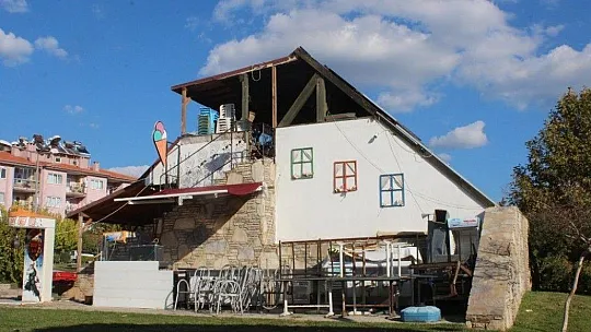 Aynı işyerine ikinci kez giren hırsızlar kameralara yakalandı
