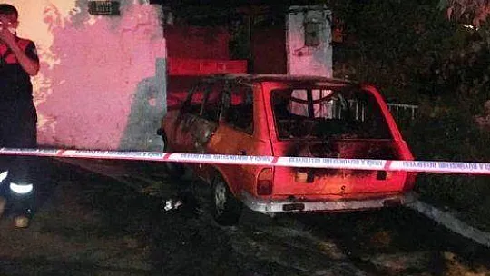 Aynı sokakta ikinci araç yangını