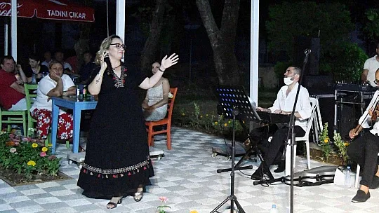 Müzikli Fethiye Akşamları Aysun Karasaçlı ile devam etti
