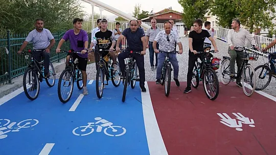 Başkan Akdenizli, Gençlerle Bisiklet Sürdü
