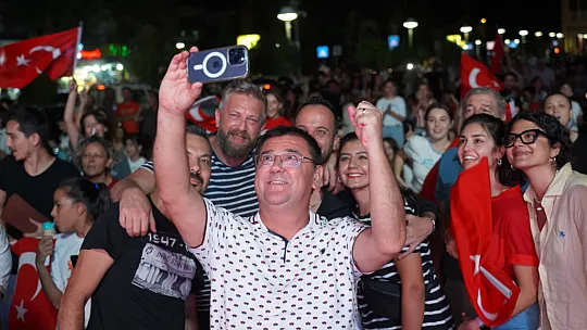 Şampiyonluk Coşkusu Atapark'ta Yaşandı