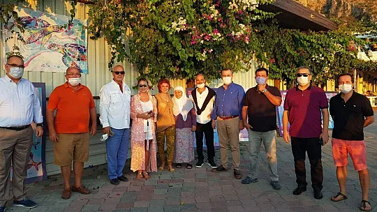 OĞLU VE BABASI İÇİN SERGİ AÇTI