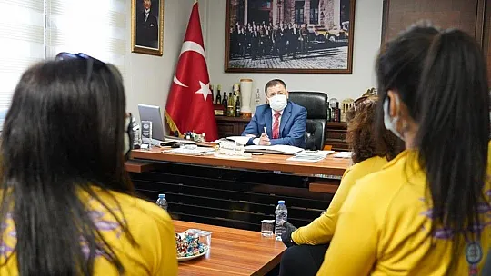 Mor Pedal Kadın Bisiklet Derneği'nden Başkan Tokat'a ziyaret