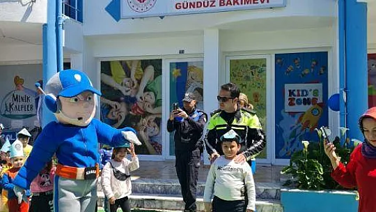 Fethiye polisi gönül köprüsü kurmaya devam ediyor