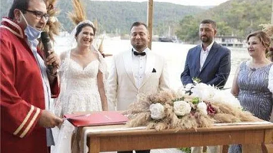 Mine Soydemir ile Mustafa Amaç rüya gibi bir düğünle dünya evine girdi