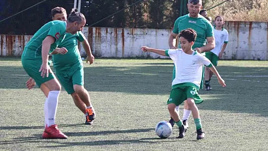 Baba-oğul maçında kazanan 'sevgi' oldu