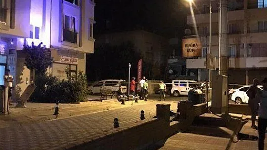 Baba ve oğula evlerinin önünde pusu