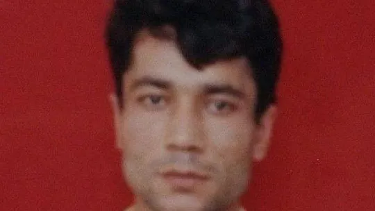 Babasını kalbinden bıçaklayıp öldürdü