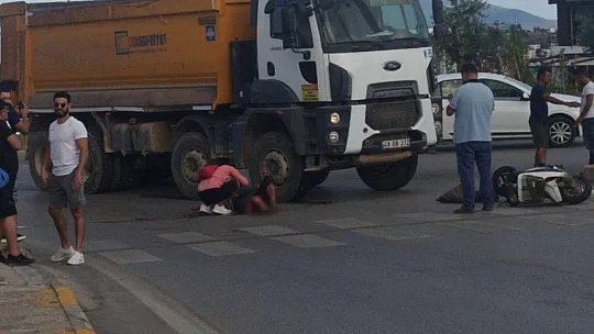 Bacağı hafriyat kamyonunu altında kaldı, ölümden son anda kurtuldu