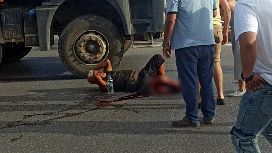 Bacağı hafriyat kamyonunu altında kaldı, ölümden son anda kurtuldu