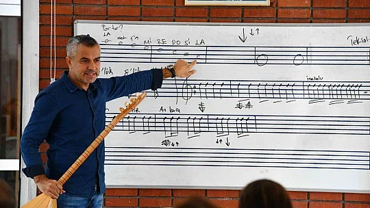 Fethiye Belediyesi Bağlama Kursu devam ediyor