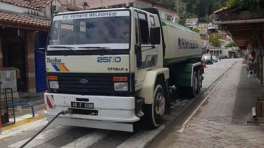 Balık Pazarı ve etrafında dezenfekte çalışması yapıldı