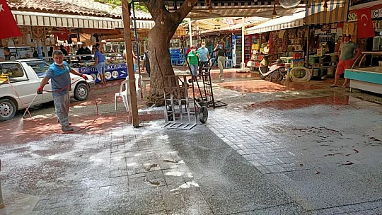 Balık Pazarı ve etrafında dezenfekte çalışması yapıldı