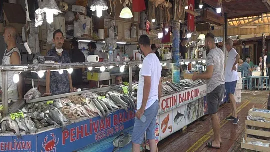 SEZONUN İLK BALIKLARI TEZGAHLARDA