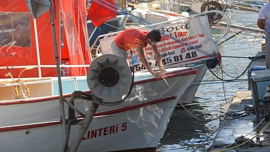 Balıkçılar Ve Ticari Tekneler Demir Aldı