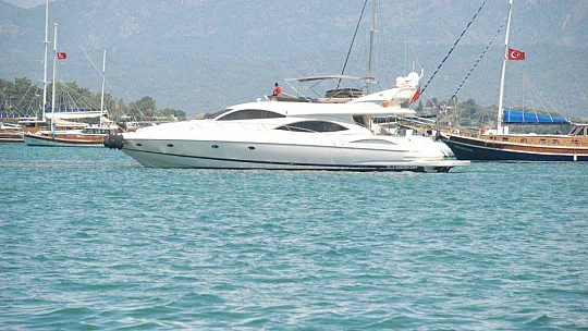 Balıkçılar Ve Ticari Tekneler Demir Aldı
