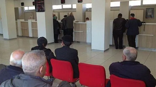 CHP'li Özcan dile getirdi, banka çalışanlarına aşı önceliği geldi!