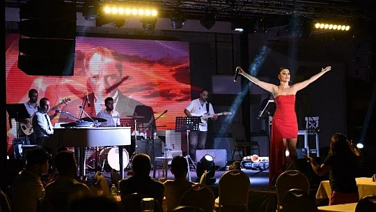 Banu Karaca Bodrum'u coşturdu