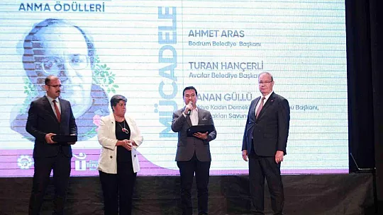 Başkan Aras'a 'Yılın Mücadeleci Başkanı' ödülü verildi