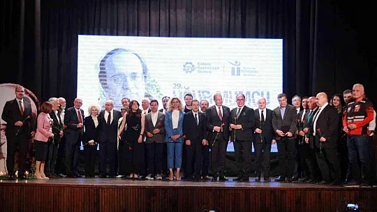 Başkan Aras'a 'Yılın Mücadeleci Başkanı' ödülü verildi