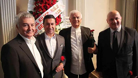 Başkan Aras'a 'Yılın Mücadeleci Başkanı' ödülü verildi