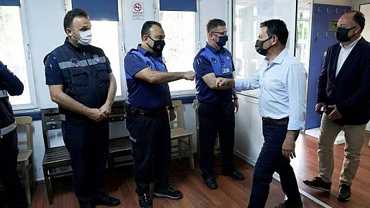 Başkan Aras Görev Başındaki Personelin ve Esnafın Bayramını Kutladı