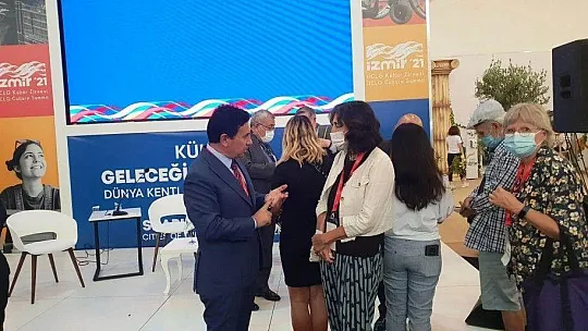 Başkan Aras'ın konuşması İzmir Kültür Zirvesi'ne damga vurdu