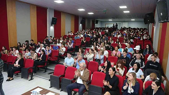 Başkan Atay yabancı öğrencilerle bir araya geldi