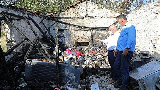 Başkan Gümüş evi yanan vatandaşı ziyaret etti