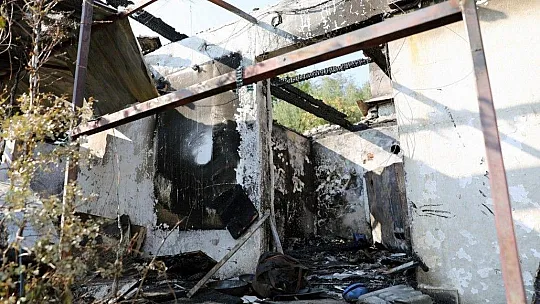 Başkan Gümüş'ten evi yanan aileye yardım sözü