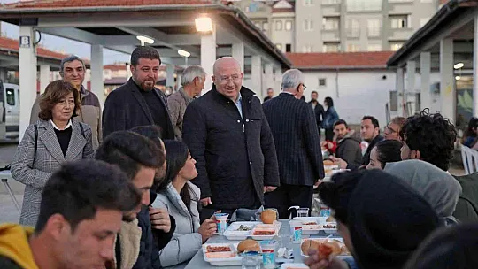 Başkan Gümüş, Üniversite öğrencileri ile itfarda buluştu