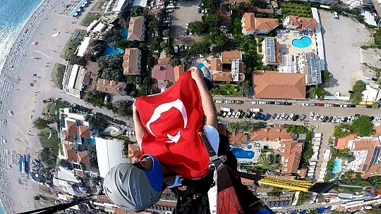Başkan Karaca, Gökyüzünde Türk Bayrağı Açtı