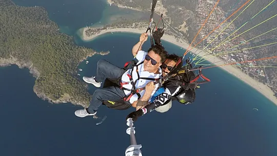 Başkan Karaca, Gökyüzünde Türk Bayrağı Açtı