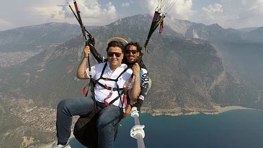Başkan Karaca, Gökyüzünde Türk Bayrağı Açtı