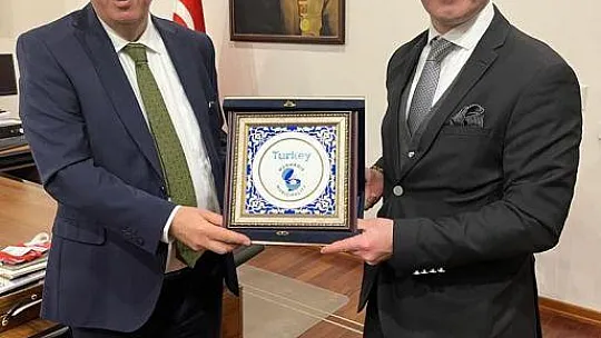 Başkan Oktay Başkonsolos Erikan ile görüştü