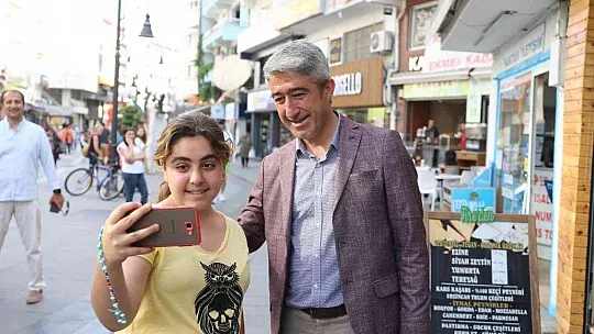 Başkan Oktay, bayramı vatandaşlarla bir arada geçiriyor