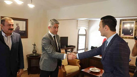Başkan Oktay, belediye personeliyle bayramlaştı