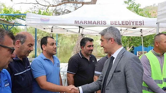 Başkan Oktay, belediye personeliyle bayramlaştı