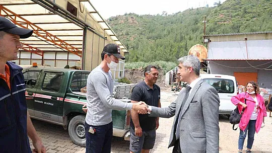 Başkan Oktay, belediye personeliyle bayramlaştı