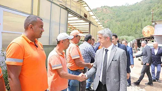 Başkan Oktay, belediye personeliyle bayramlaştı