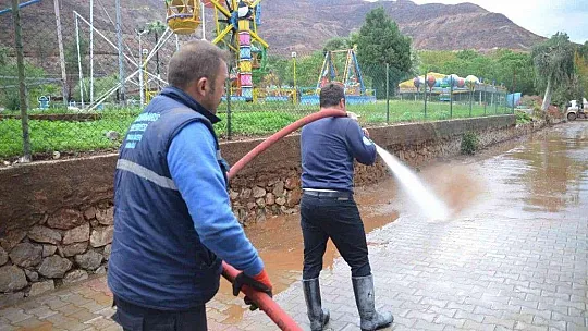 Başkan Oktay, sel sonrası dört günlük çalışmaları değerlendirdi